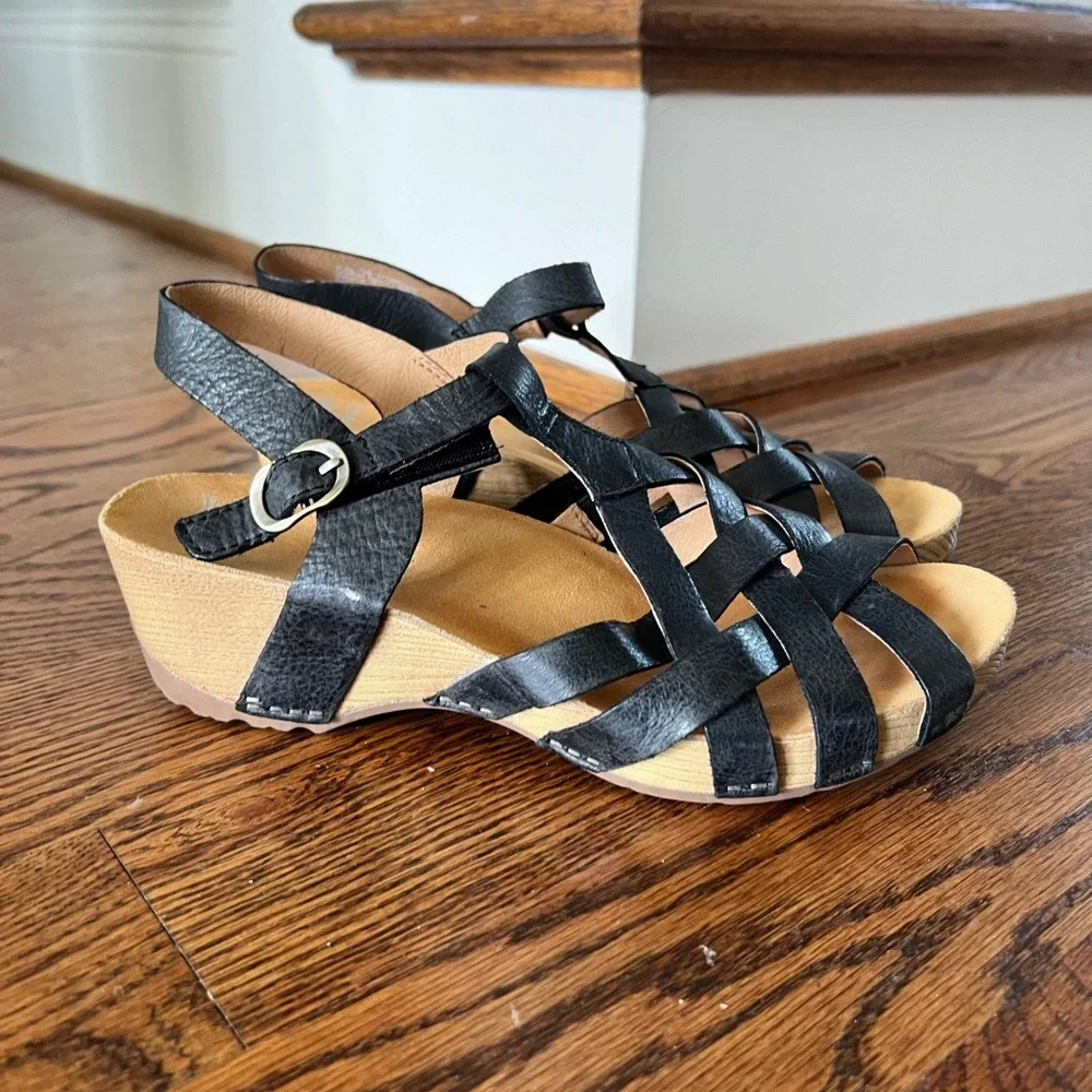 Dansko Womens‎ Black Leather T-Strap Wedge Sandals Size 39 EU 8.5-9 US Strappy